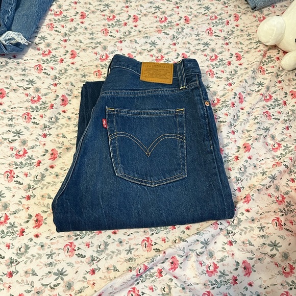 Levi’s Premium Ribcage Straight - Picture 2 of 4